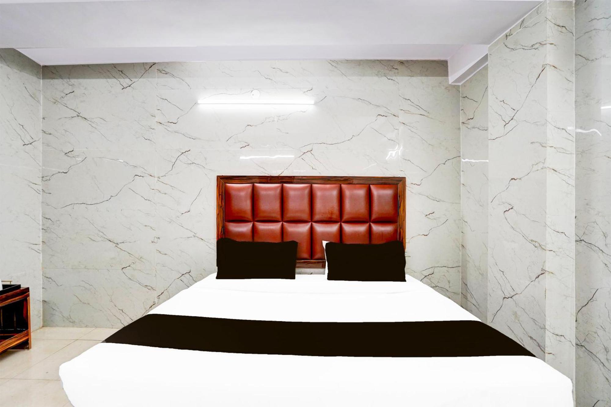 Hotel O Shyam Kunj 4*